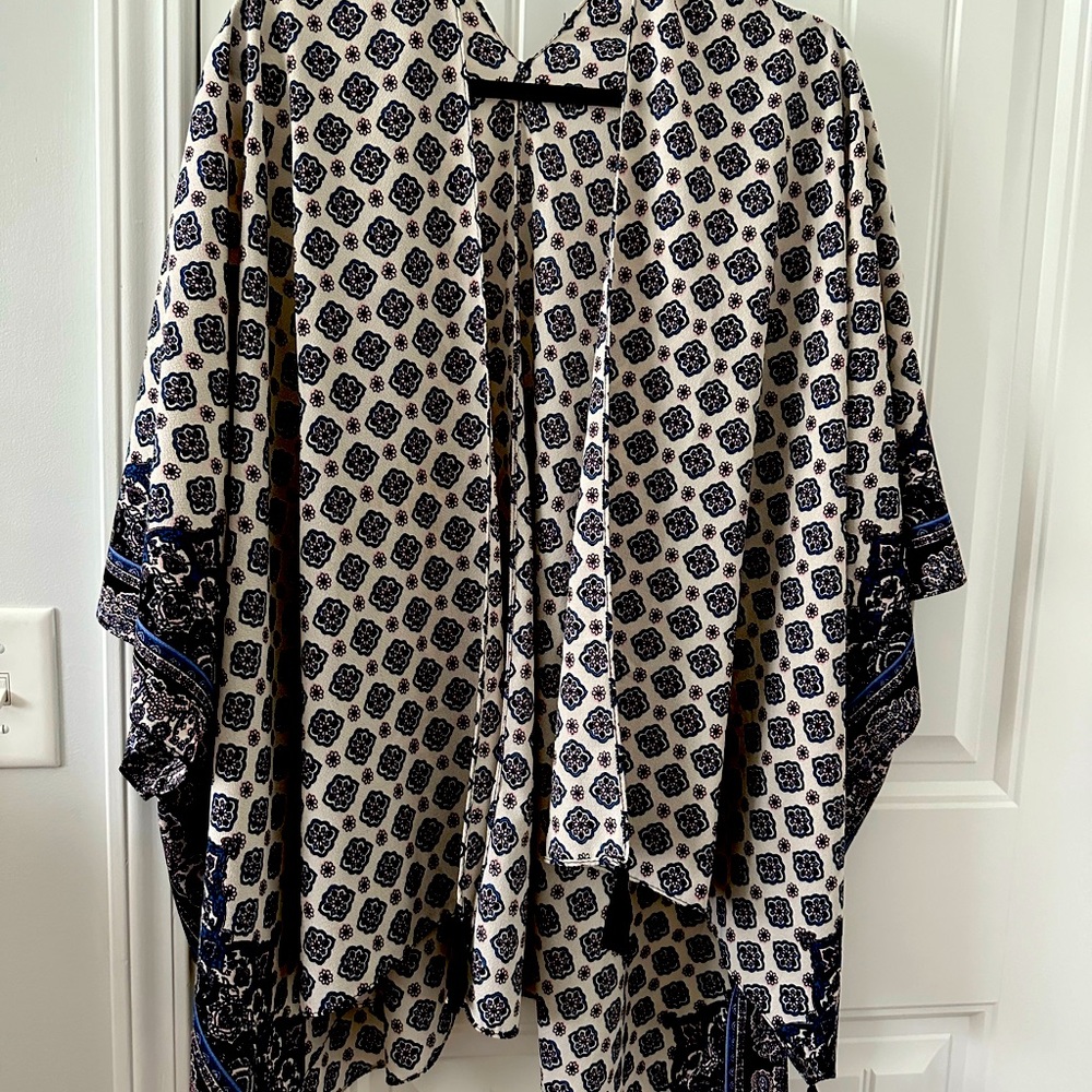 Ruana/kimono multi colored top in blue and cream.